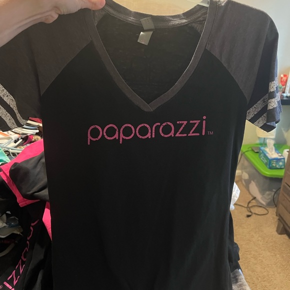 Lot of 11 paparazzi tshirts and jackets
Good used condition - Picture 10 of 13